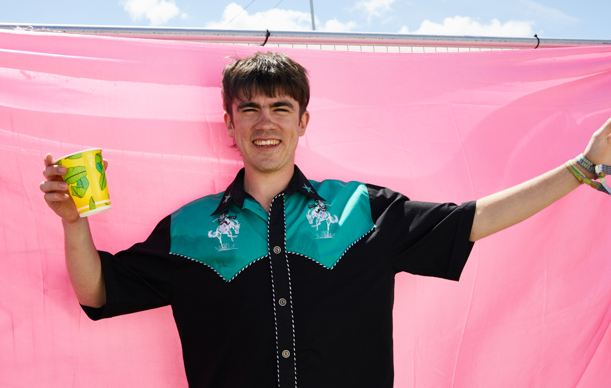 Declan McKenna sur son nouvel album et travailler avec Sigrid à Glastonbury 2022