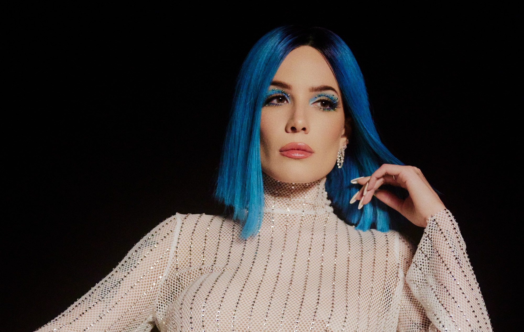 Halsey partage son histoire d'amour dans la vidéo "So Good"