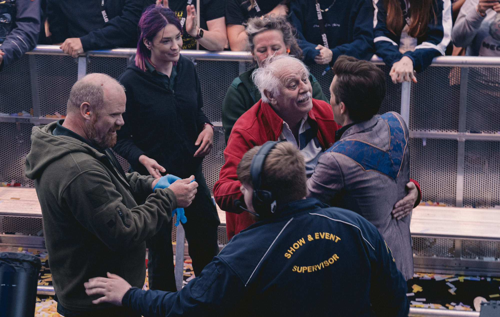 The Killers interrompt le concert de Manchester pour surveiller le crowdsurfer âgé