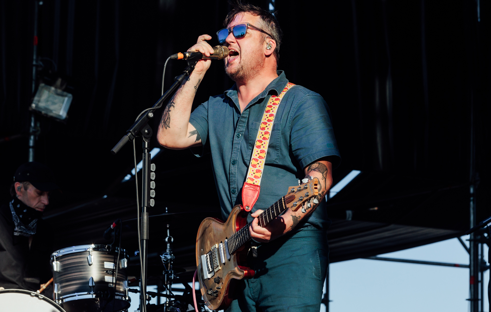 Modest Mouse sur l'écriture avec Johnny Marr - et la boxe avec The Cribs