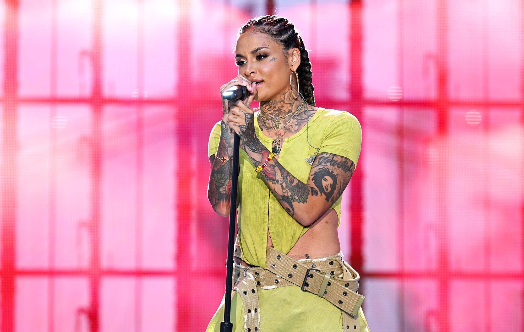 Kehlani parle aux fans de protéger leur énergie et de jouer "Blue Water Road"