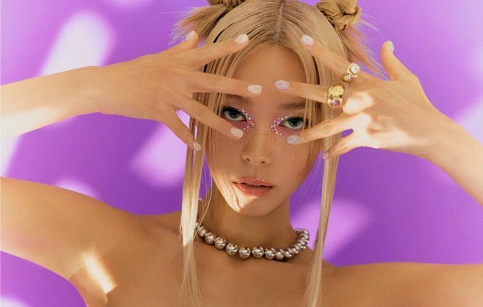 ex-Wonder Girl et idole vétéran prend un nouveau départ timide mais prometteur