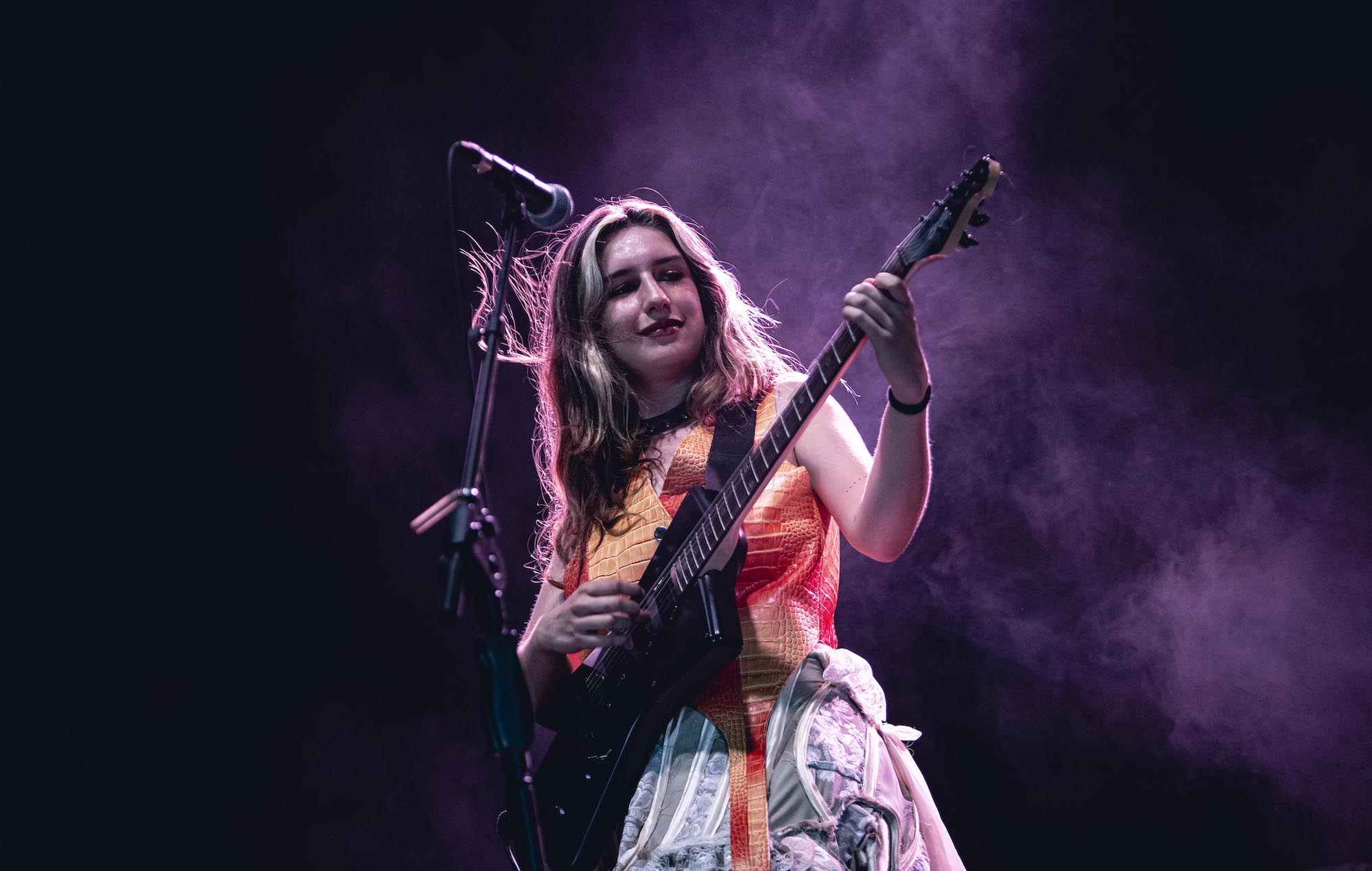 Irenegarry sur son prochain EP 'Mandona' et son nouveau single 'Contéstame a La Historia'