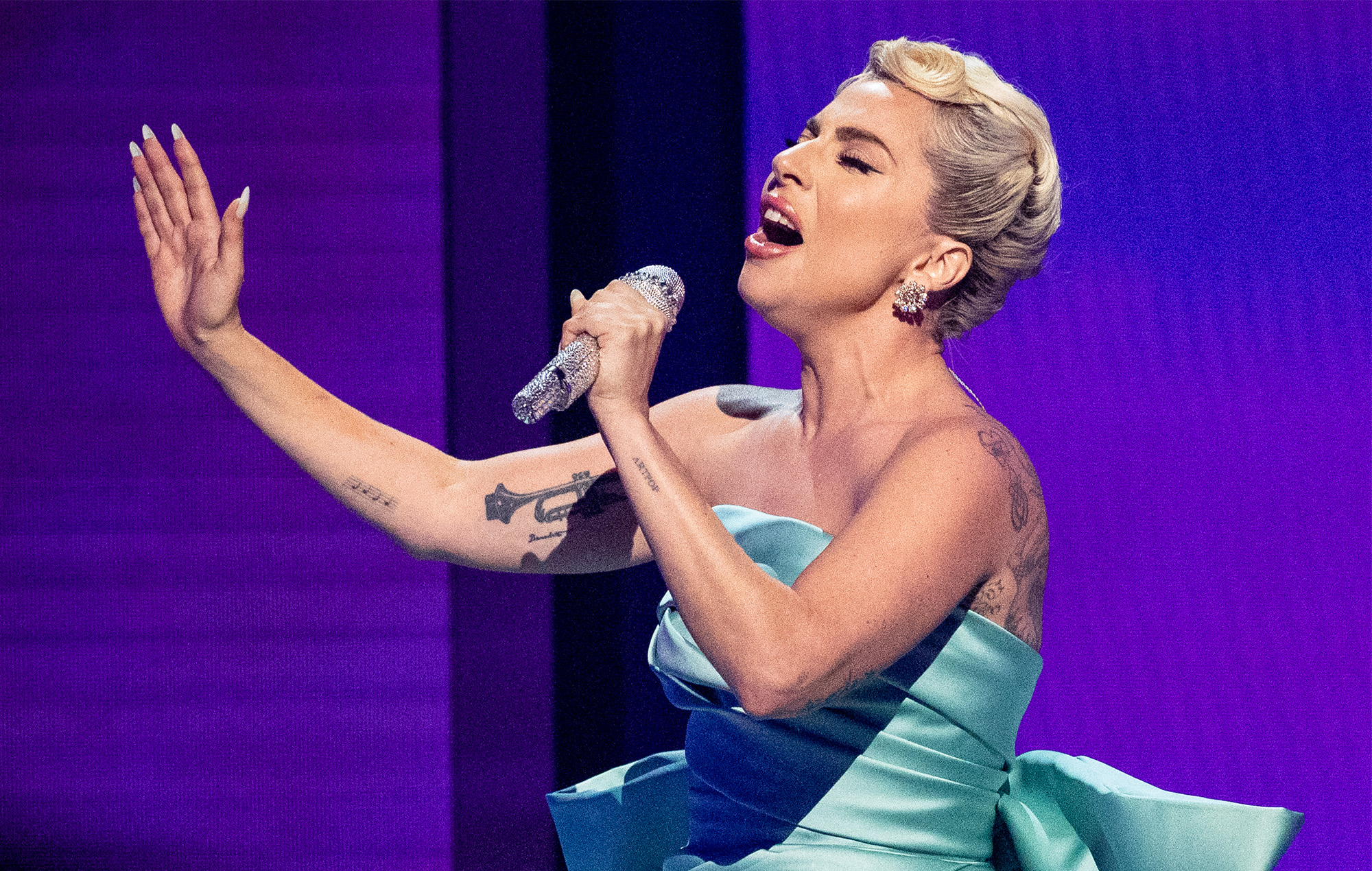Lady Gaga lance 'Free Woman', 'Sour Candy' et plus lors de la première nuit de 'The Chromatica Ball'