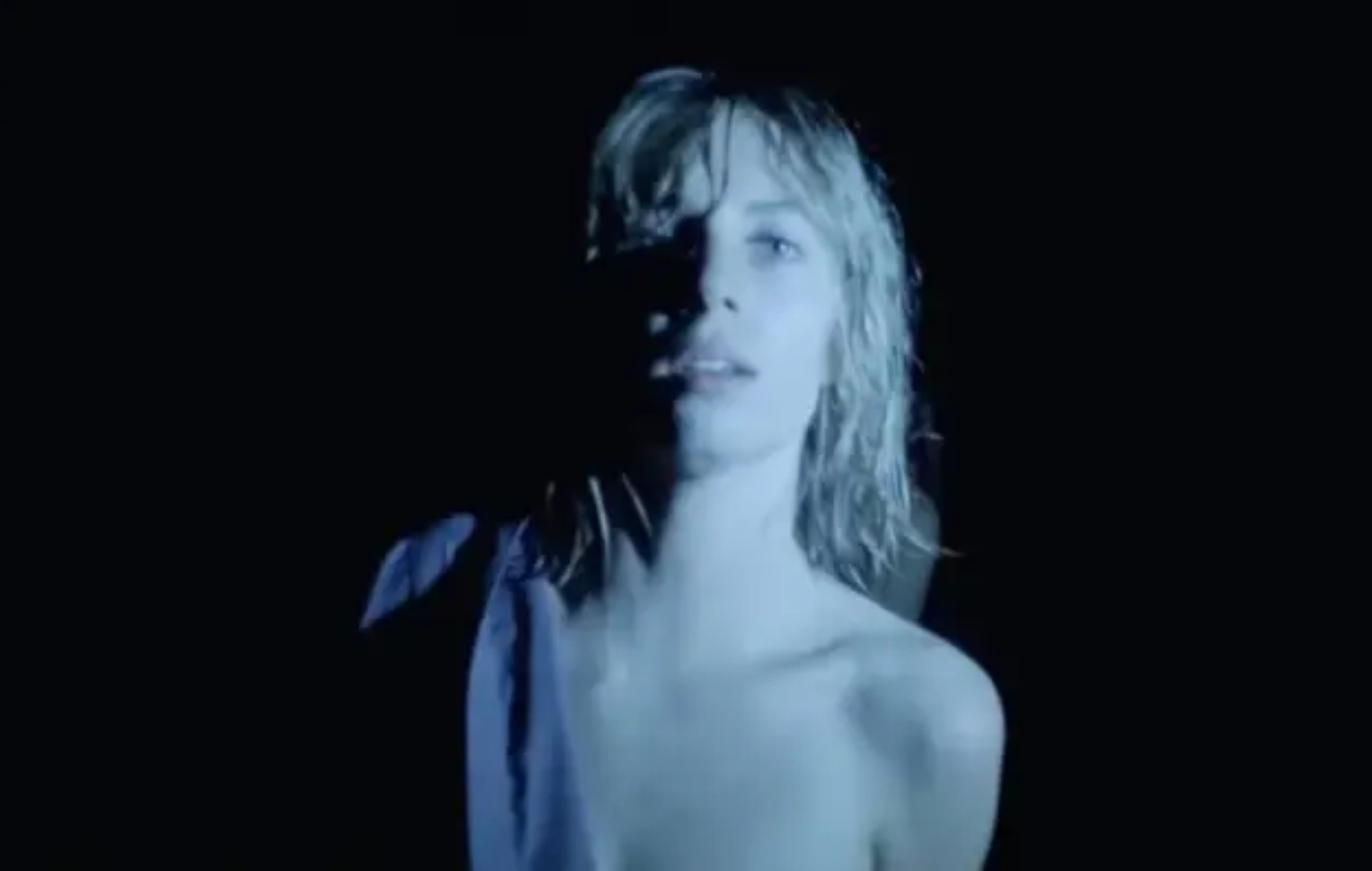 Regardez Maya Hawke participer à une orgie dans le clip du nouveau single "Thérèse"