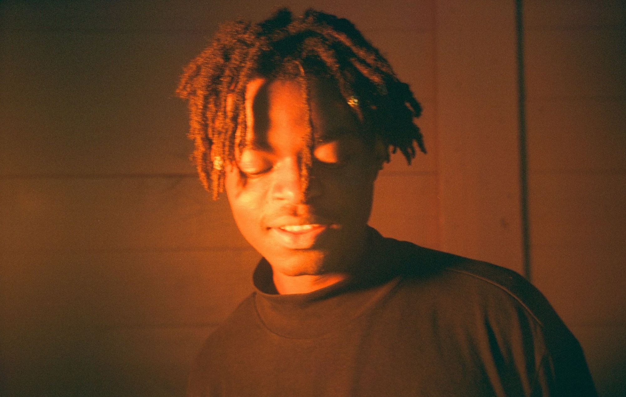 La star indie-pop basée au Minnesota rend hommage à son héritage congolais – et Coldplay