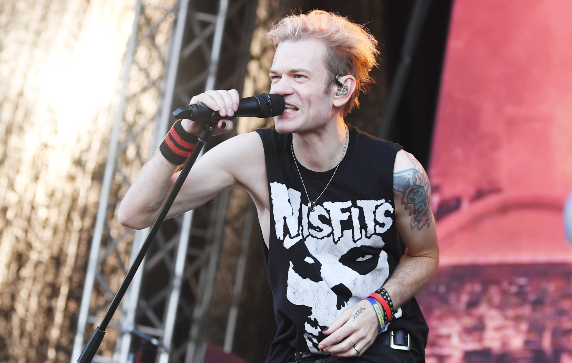 Deryck Whibley de Sum 41 vend son catalogue d'édition et de musique enregistrée à HarbourView