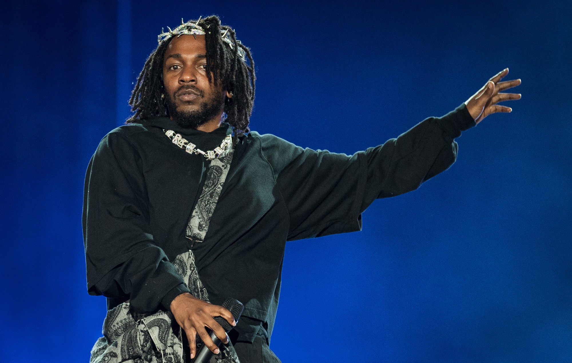 Kendrick Lamar crie jeune fan pendant le spectacle, écrit une lettre sincère : "Tu es spécial"
