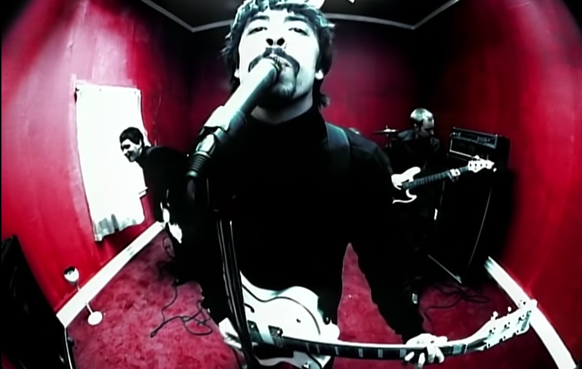 La guitare de Dave Grohl du clip "Monkey Wrench" des Foo Fighters mise aux enchères