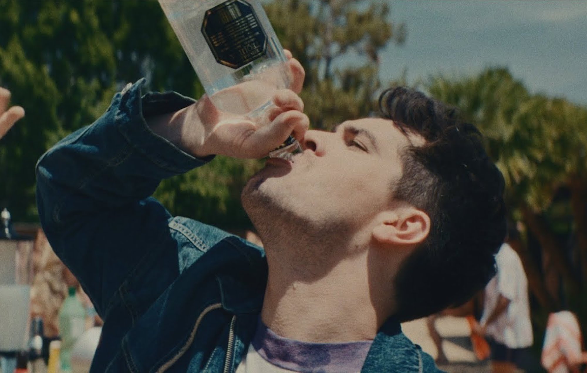 Regarder Panique !  At The Disco's Pete Wentz avec la vidéo de 'Sugar Soaker'
