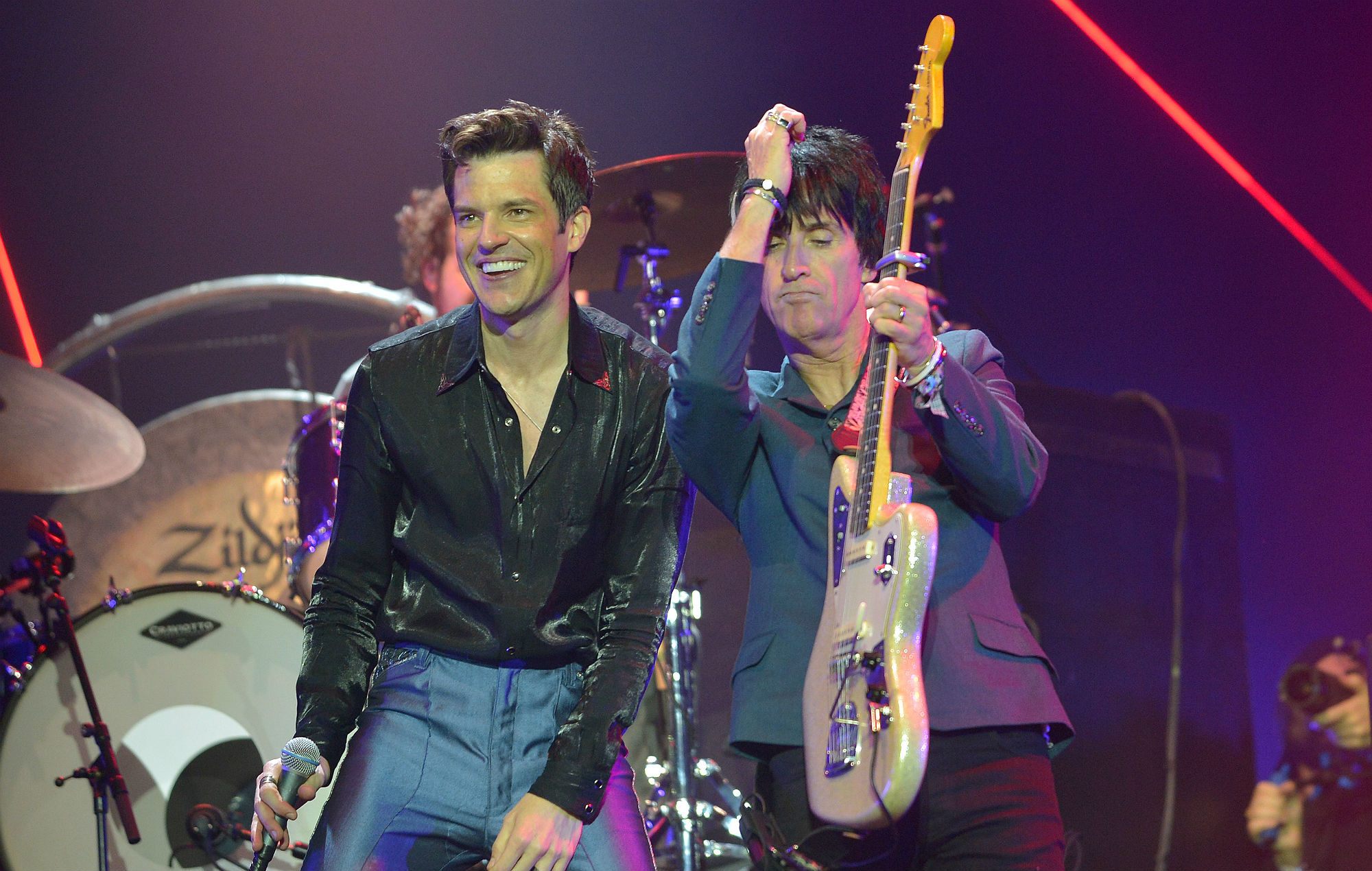 Regardez Johnny Marr rejoindre The Killers sur scène alors qu'ils commencent ensemble leur tournée américaine