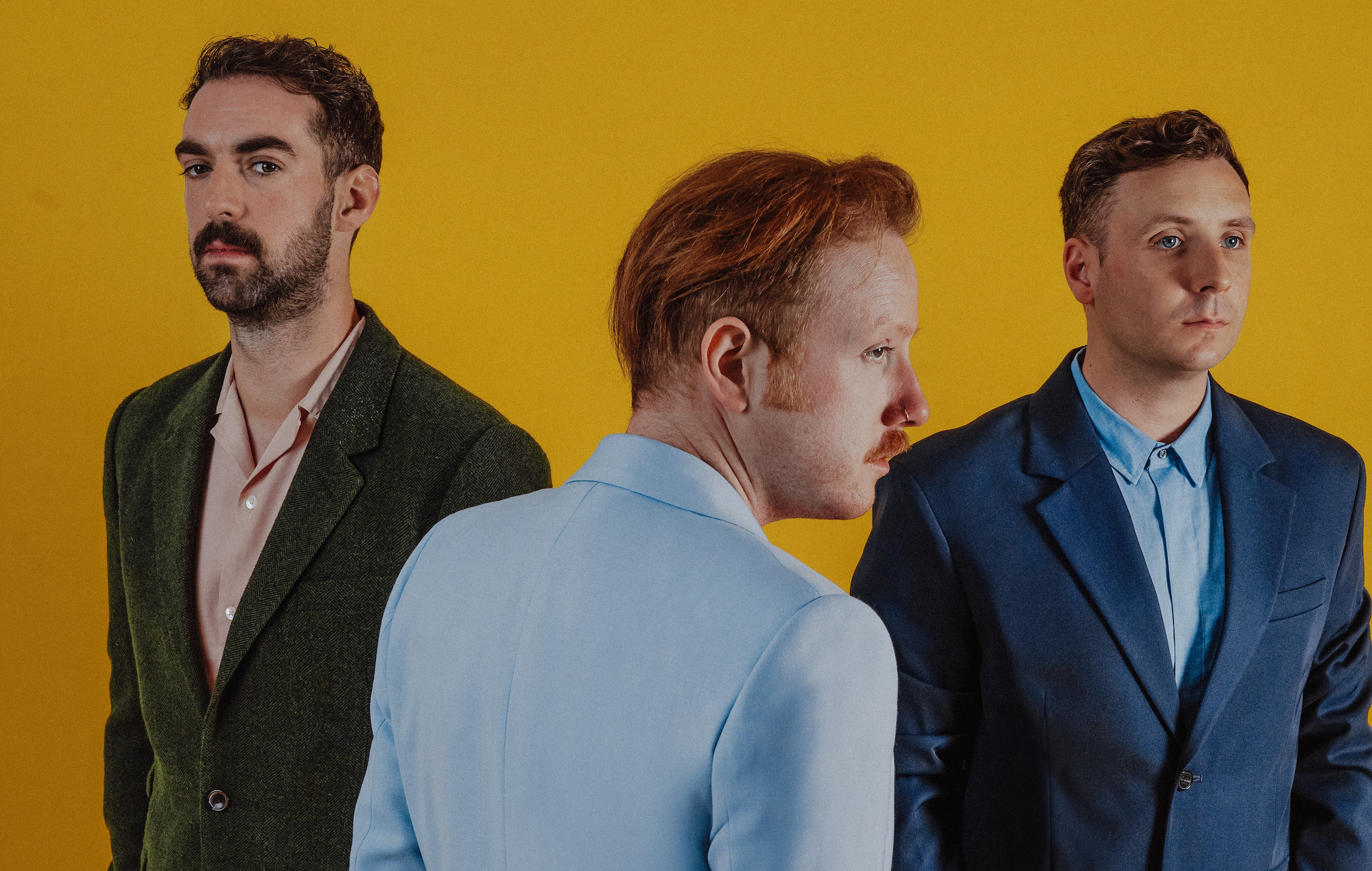 Two Door Cinema Club – Critique de « Keep On Smiling »