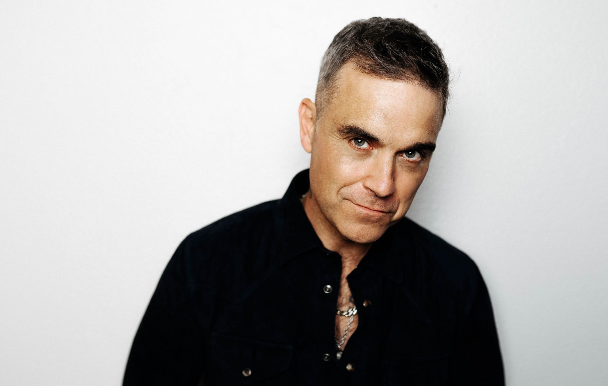 Robbie Williams bat les records du classement officiel avec 'XXV'
