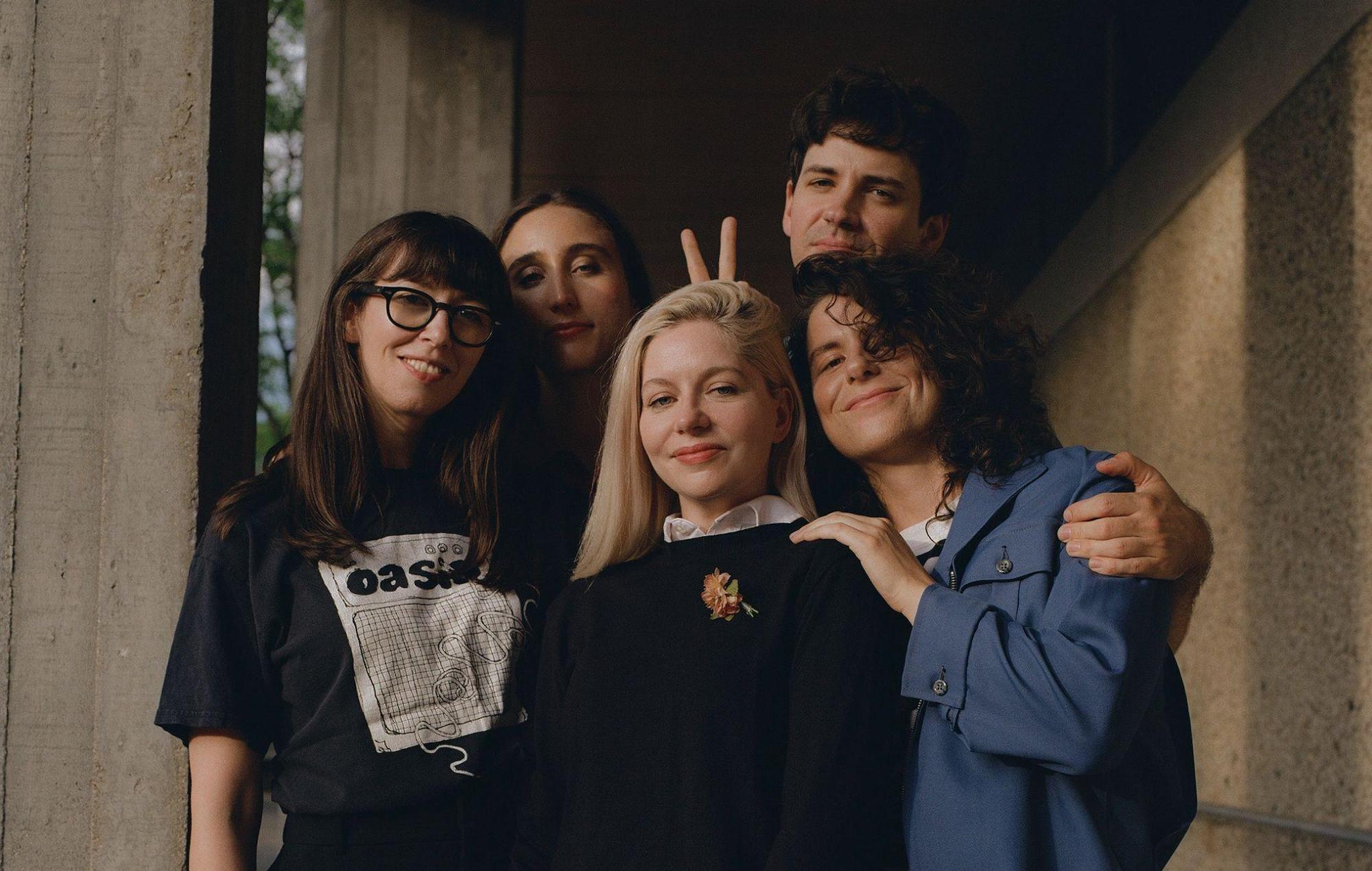 Alvvays partage deux nouvelles chansons, 'Belinda Says' et 'Very Online Guy'