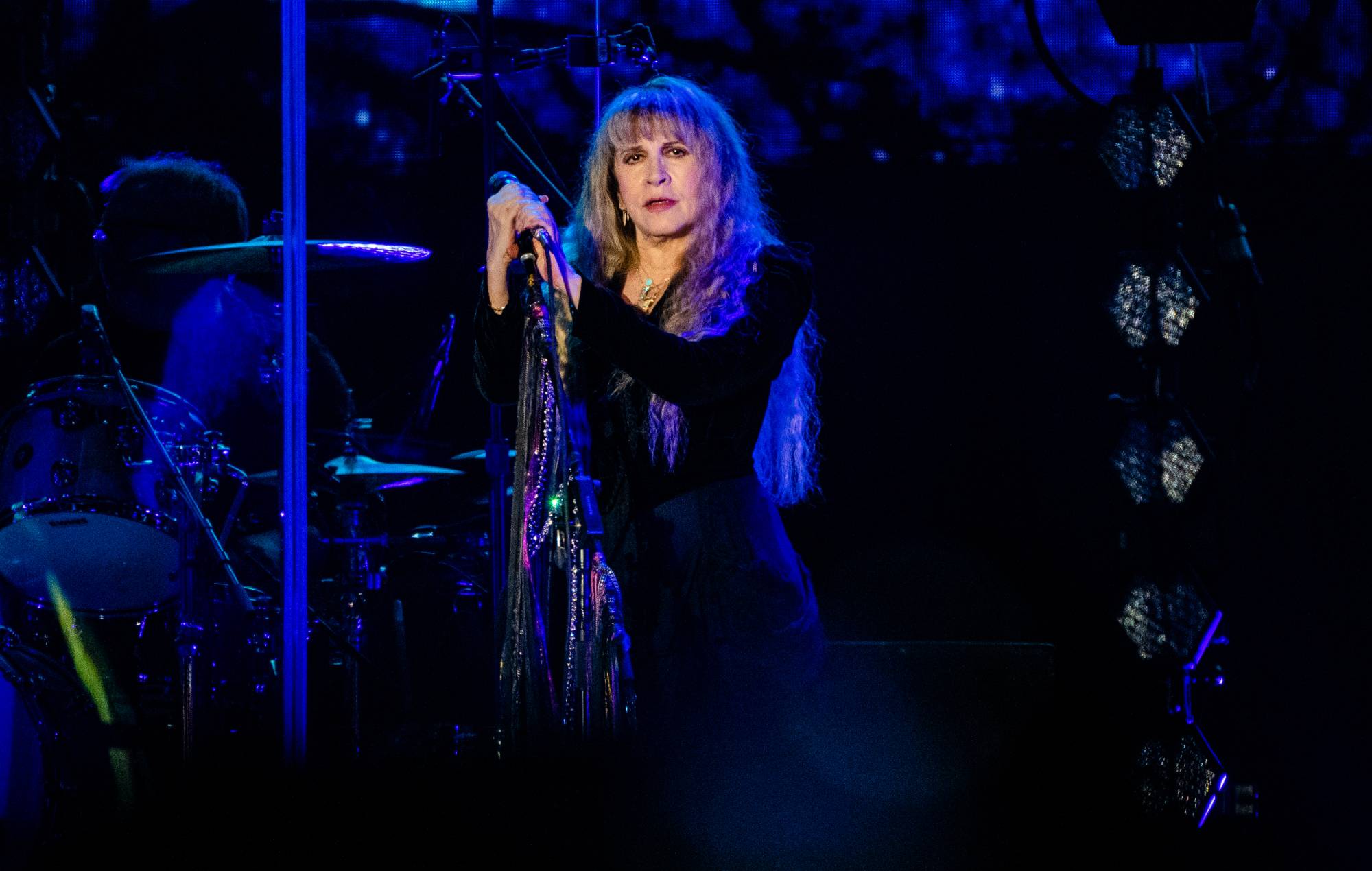 Écoutez la reprise de Stevie Nicks de "For What It's Worth" de Buffalo Springfield