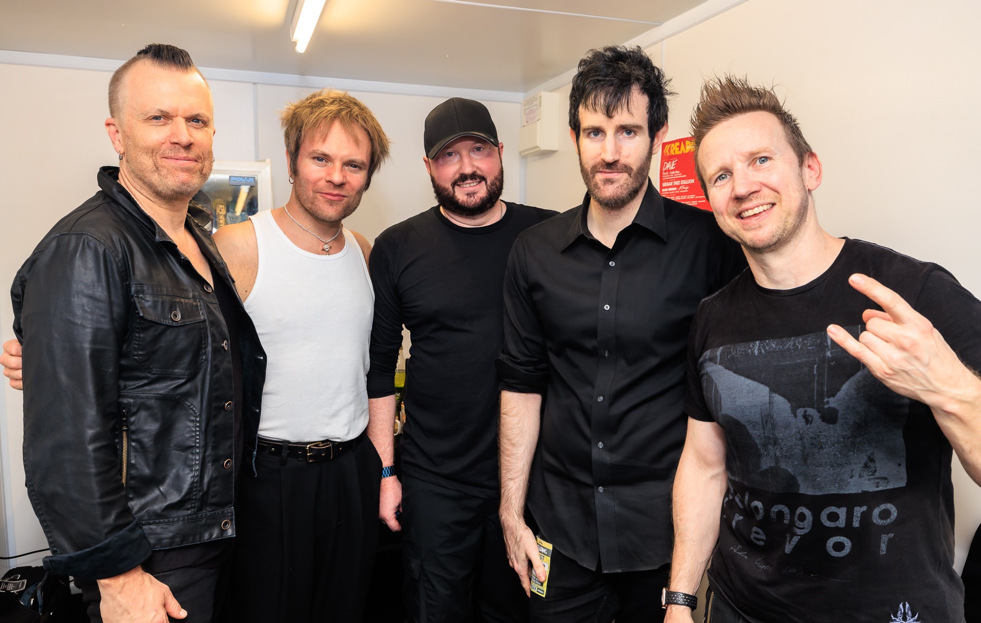 Entrez Rou Reynolds de Shikari sur le remix "tueur" de Pendulum de "Sorry You're Not A Winner"