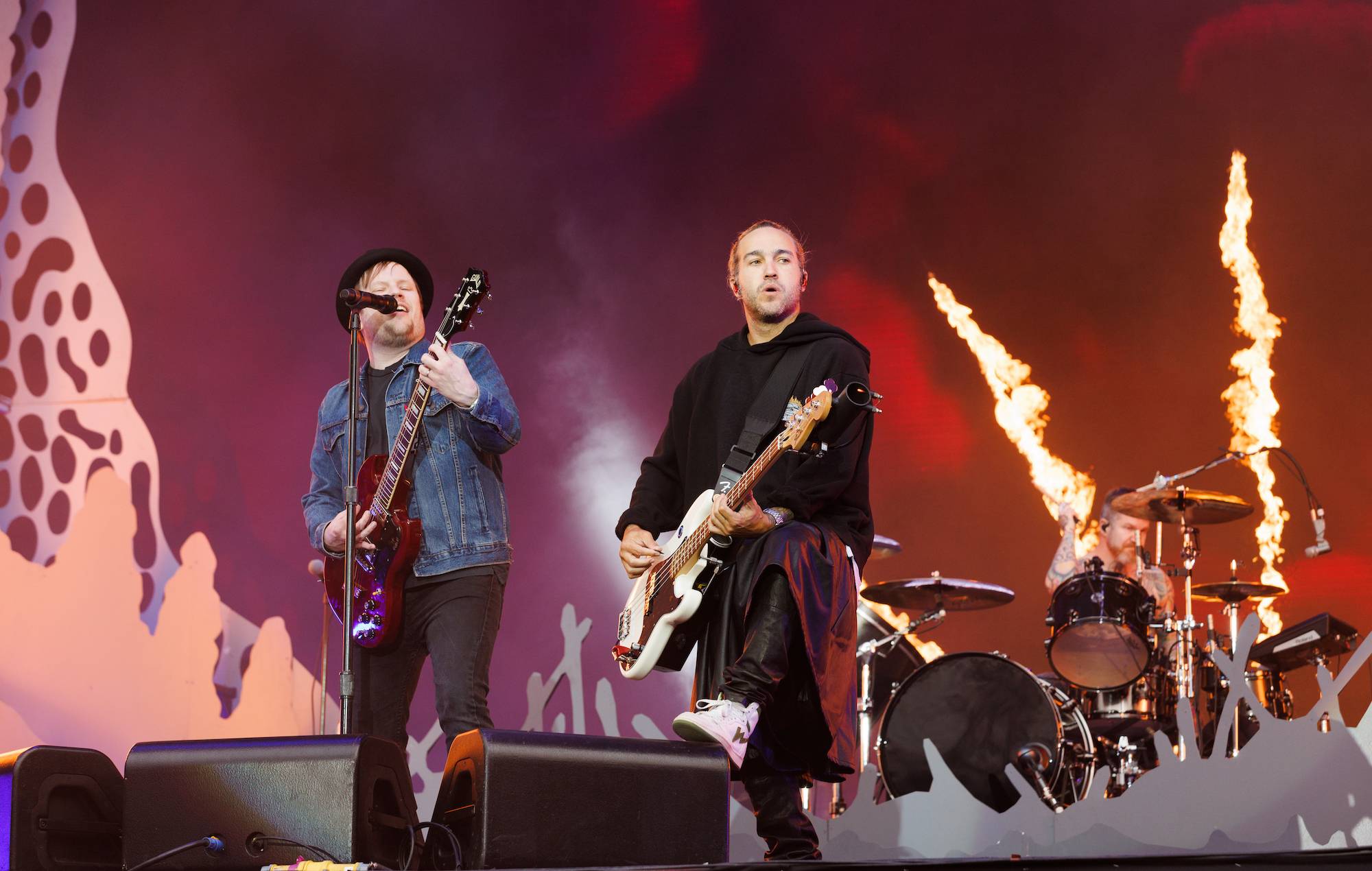 Fall Out Boy a commencé à travailler sur un nouveau matériel "basé sur la guitare" qui est maintenant en veilleuse