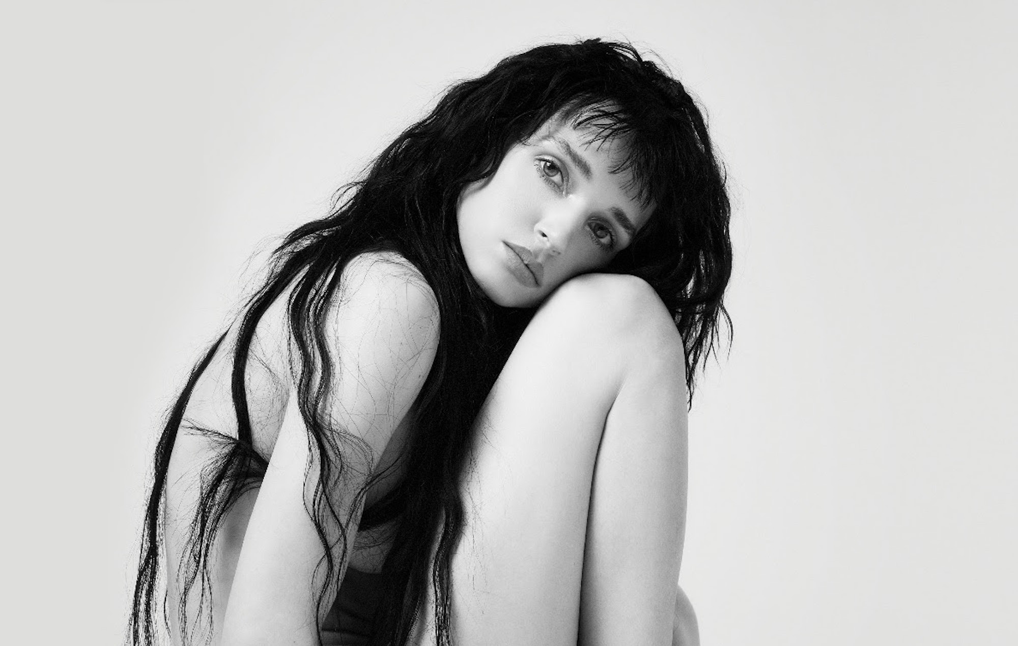 Poppy partage la nouvelle chanson "FYB" du prochain EP "Stagger"