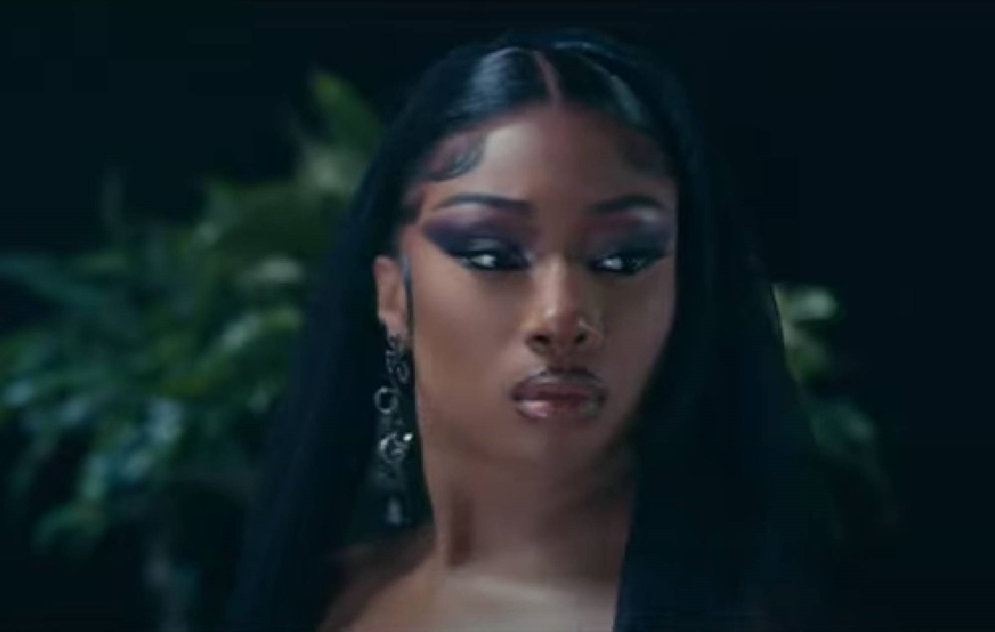 Regardez Megan Thee Stallion assister à des funérailles dans la nouvelle vidéo de "Ungrateful"