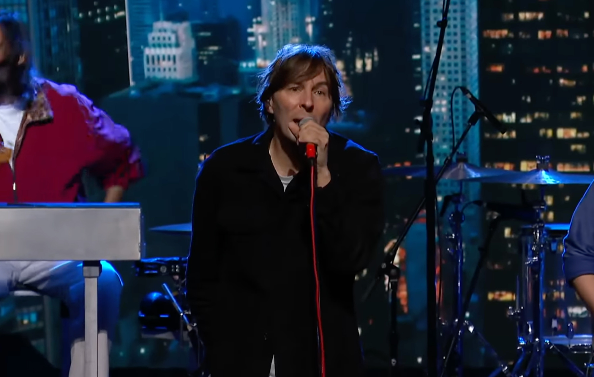 Regardez Phoenix interpréter la collaboration d'Ezra Koenig "Tonight" sur "The Late Show"