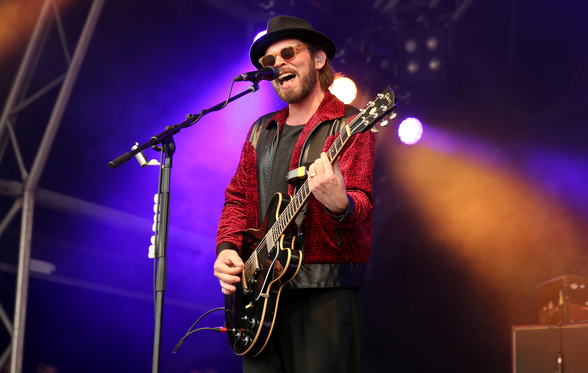 Supergrass rend hommage à Taylor Hawkins à Wembley : « Forever fucking young »