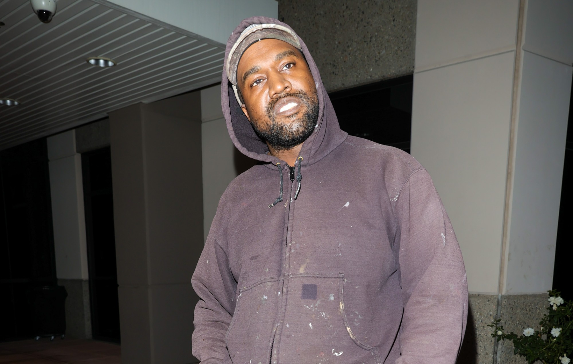 Kanye West demande que Louis CK soit "non annulé"