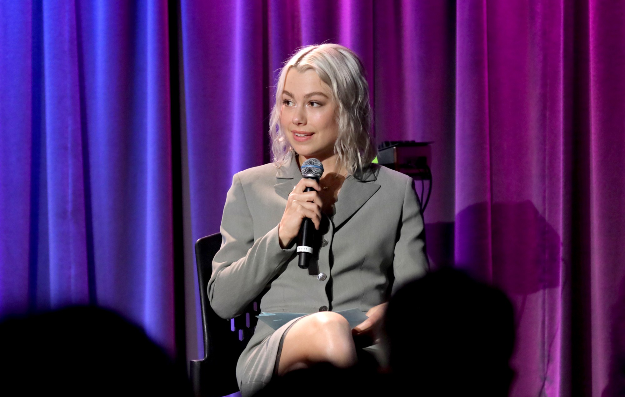 Phoebe Bridgers défend Amber Heard, dit que la réponse du public au procès de Johnny Depp était "dégoûtante"