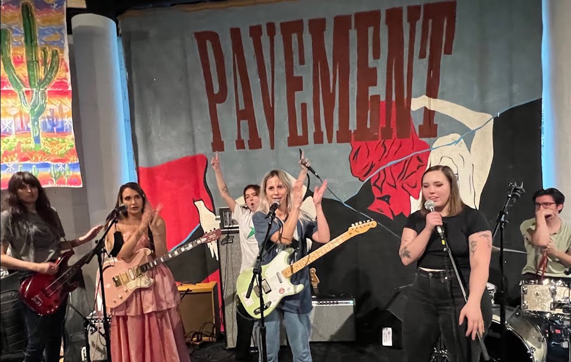 Regardez Snail Mail, Soccer Mommy, Bully et Sad13 couvrir Pavement