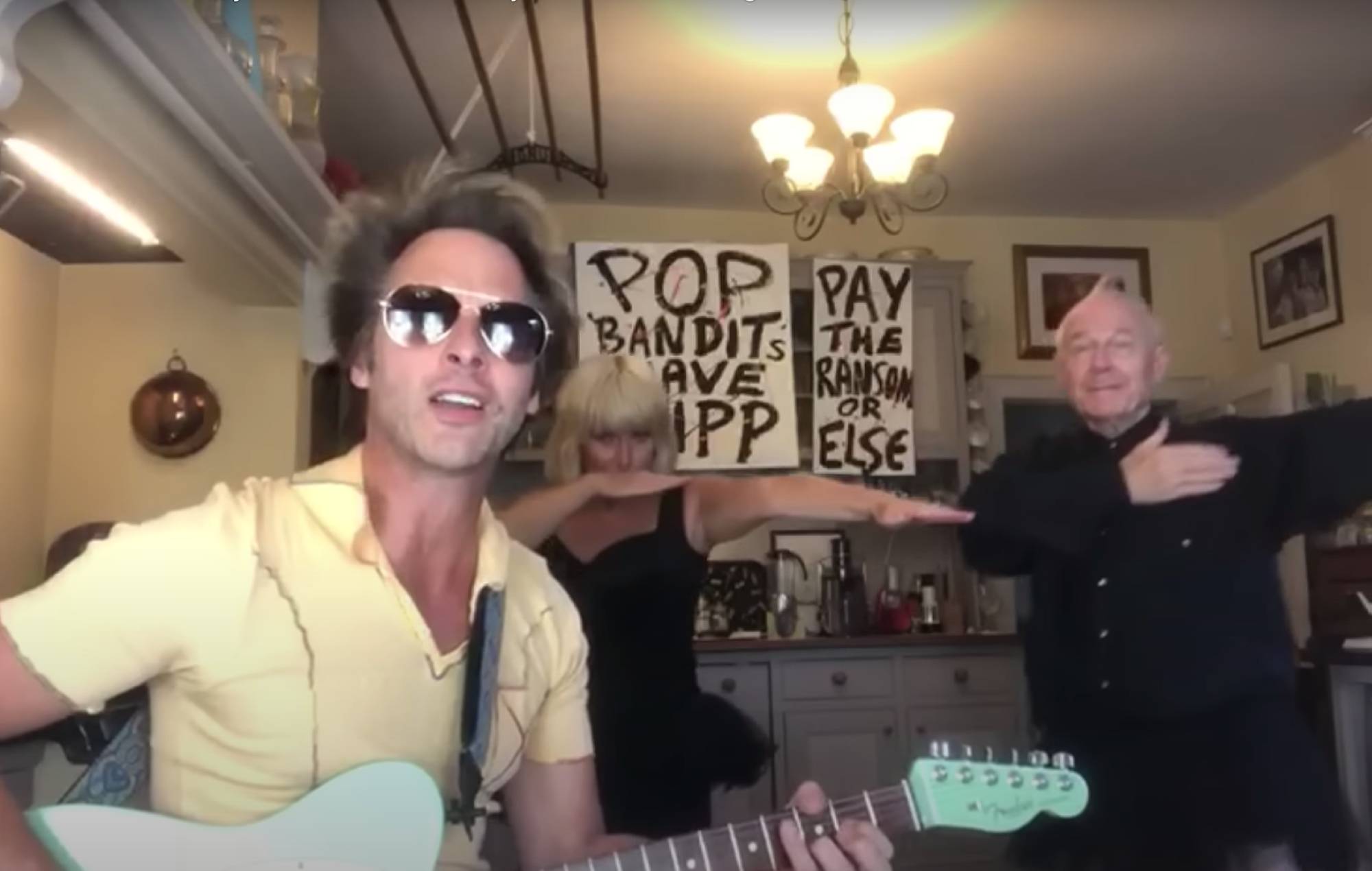 Regardez Toyah Willcox et Robert Fripp reprendre The Killers avec Chesney Hawkes