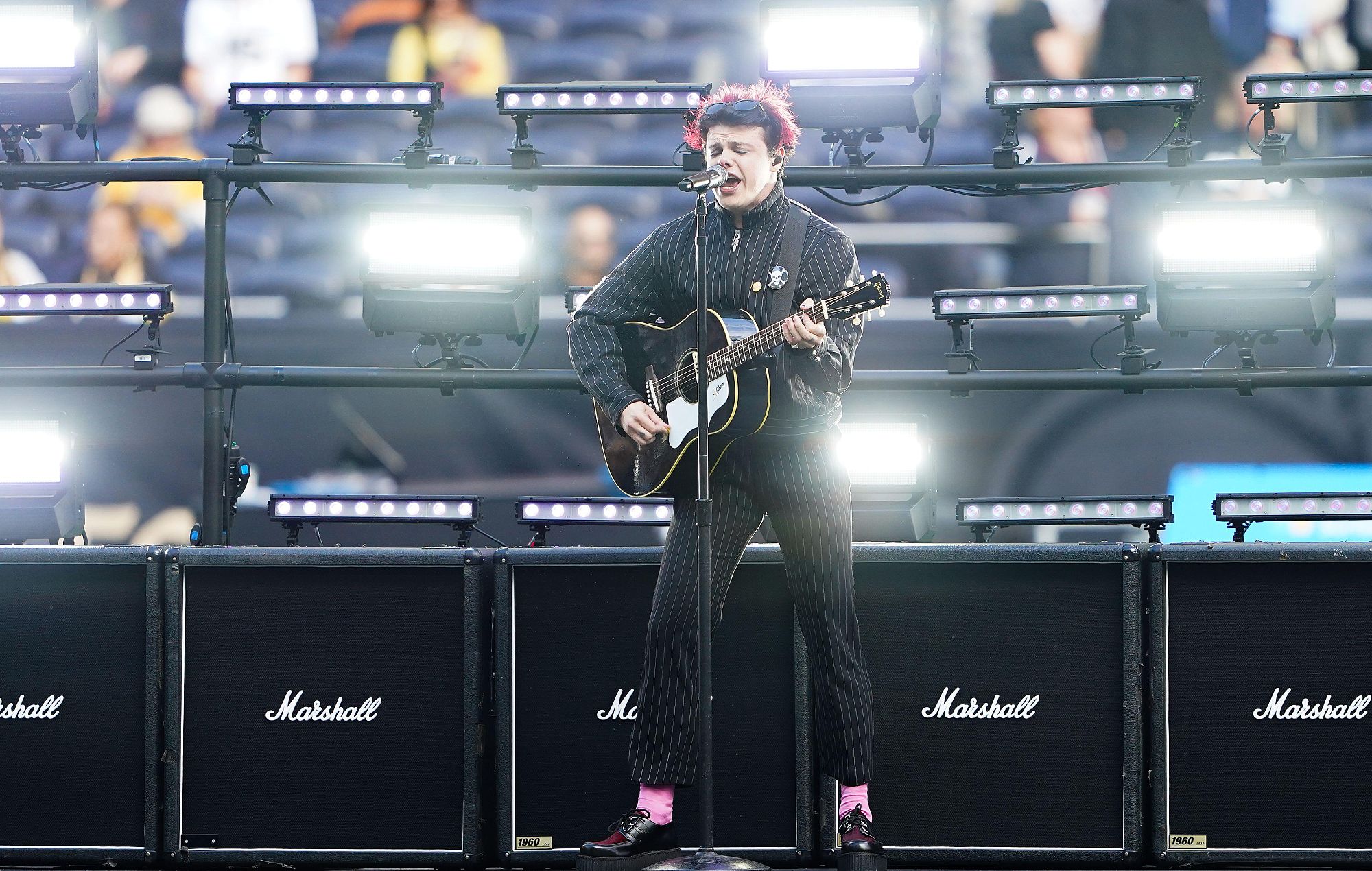 Yungblud interprète "The Funeral" et plus encore au spectacle de la NFL à Londres