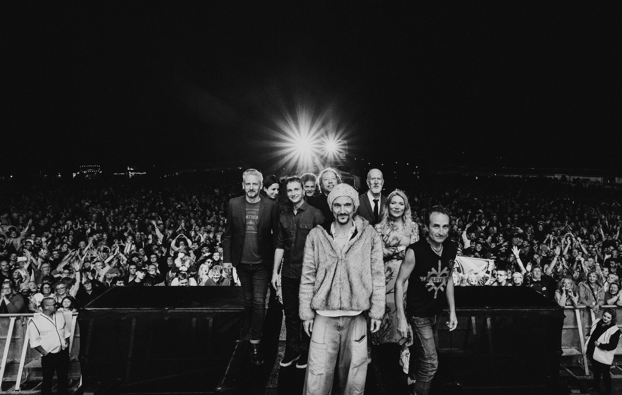 James annonce un nouveau double album et une tournée orchestrale du 40e anniversaire