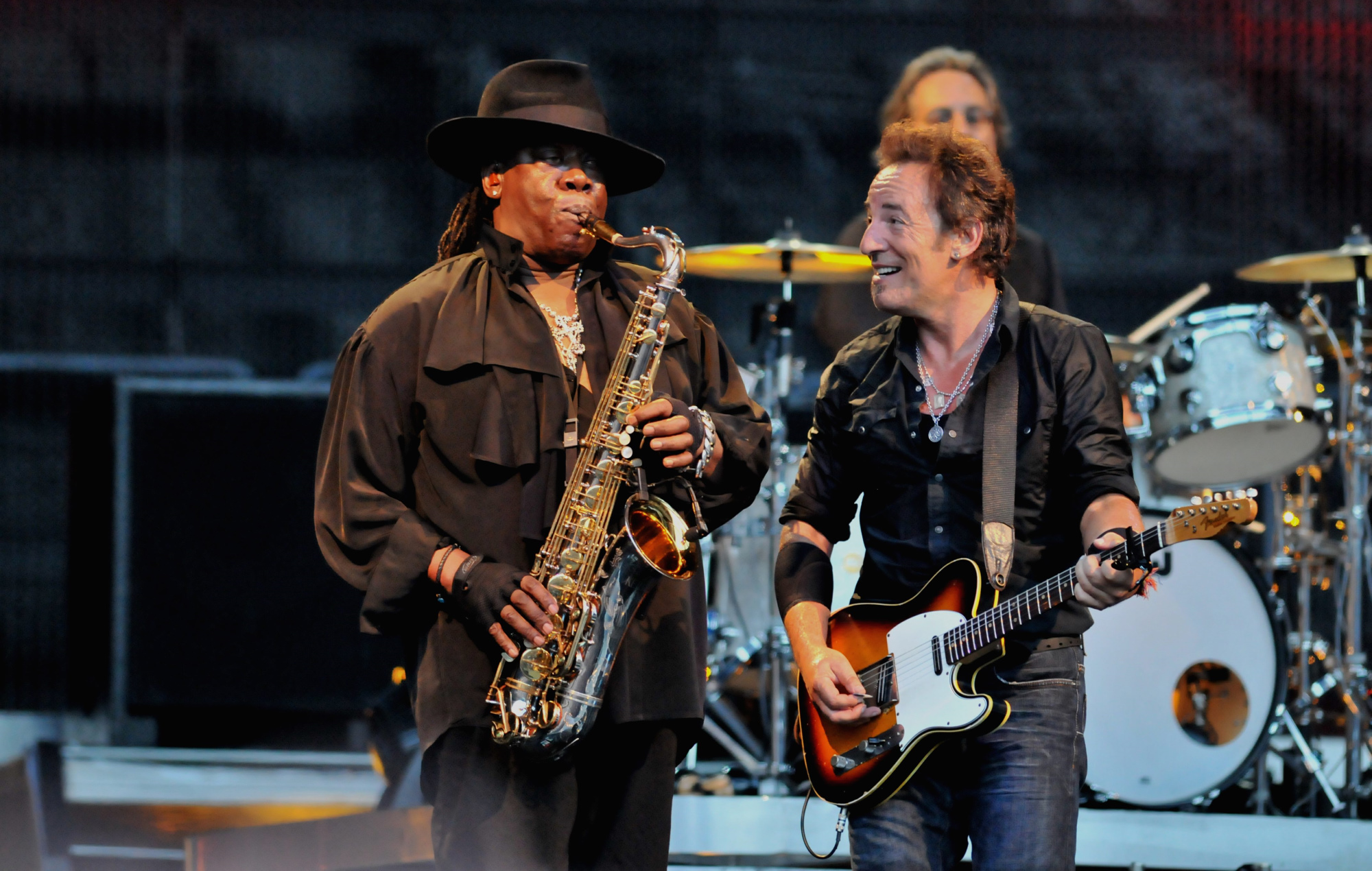 Bruce Springsteen se souvient avoir joué de la guitare pour Clarence Clemons à l'hôpital alors qu'il mourait