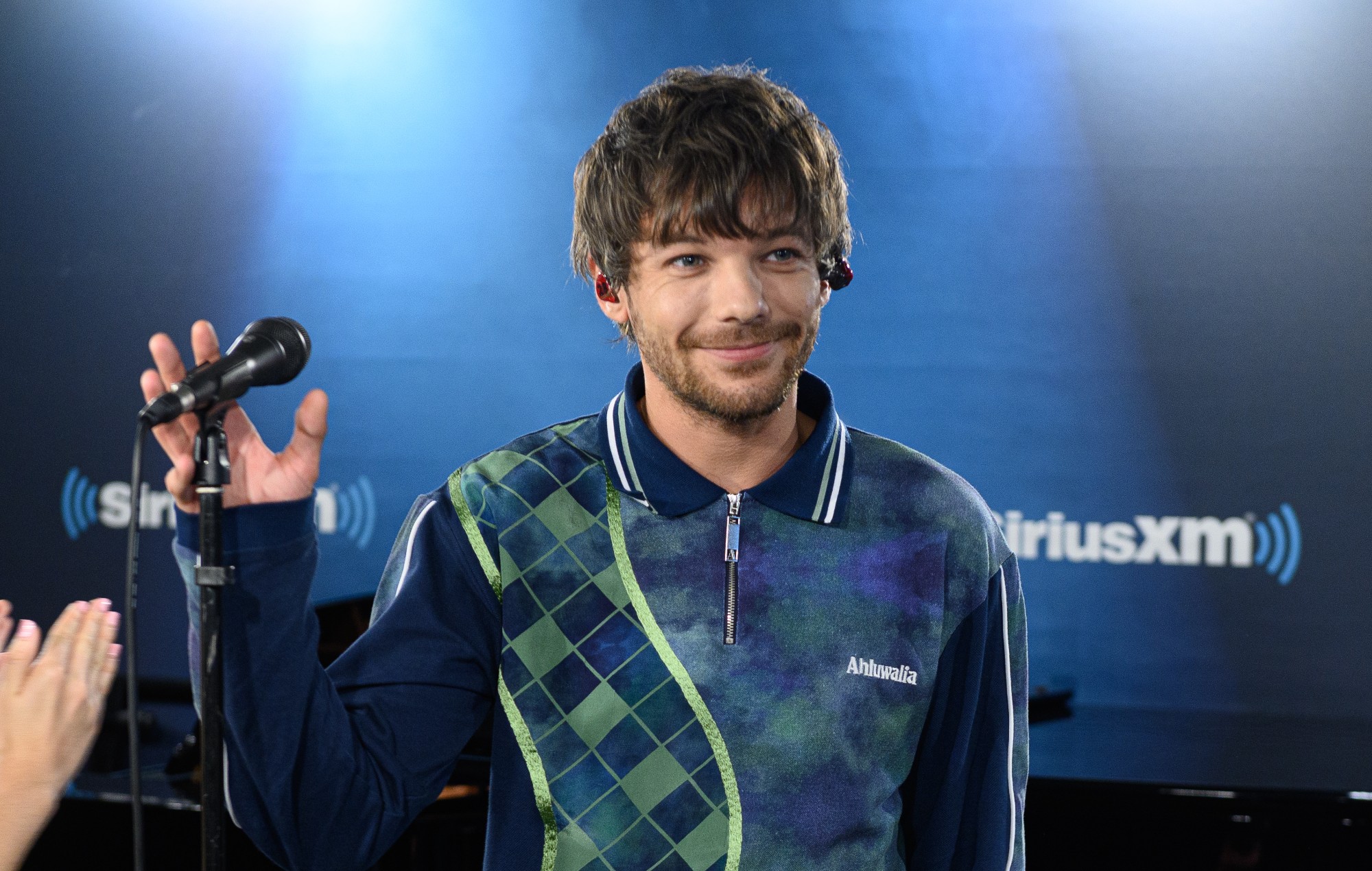Écoutez le nouveau single "Silver Tongues" de Louis Tomlinson