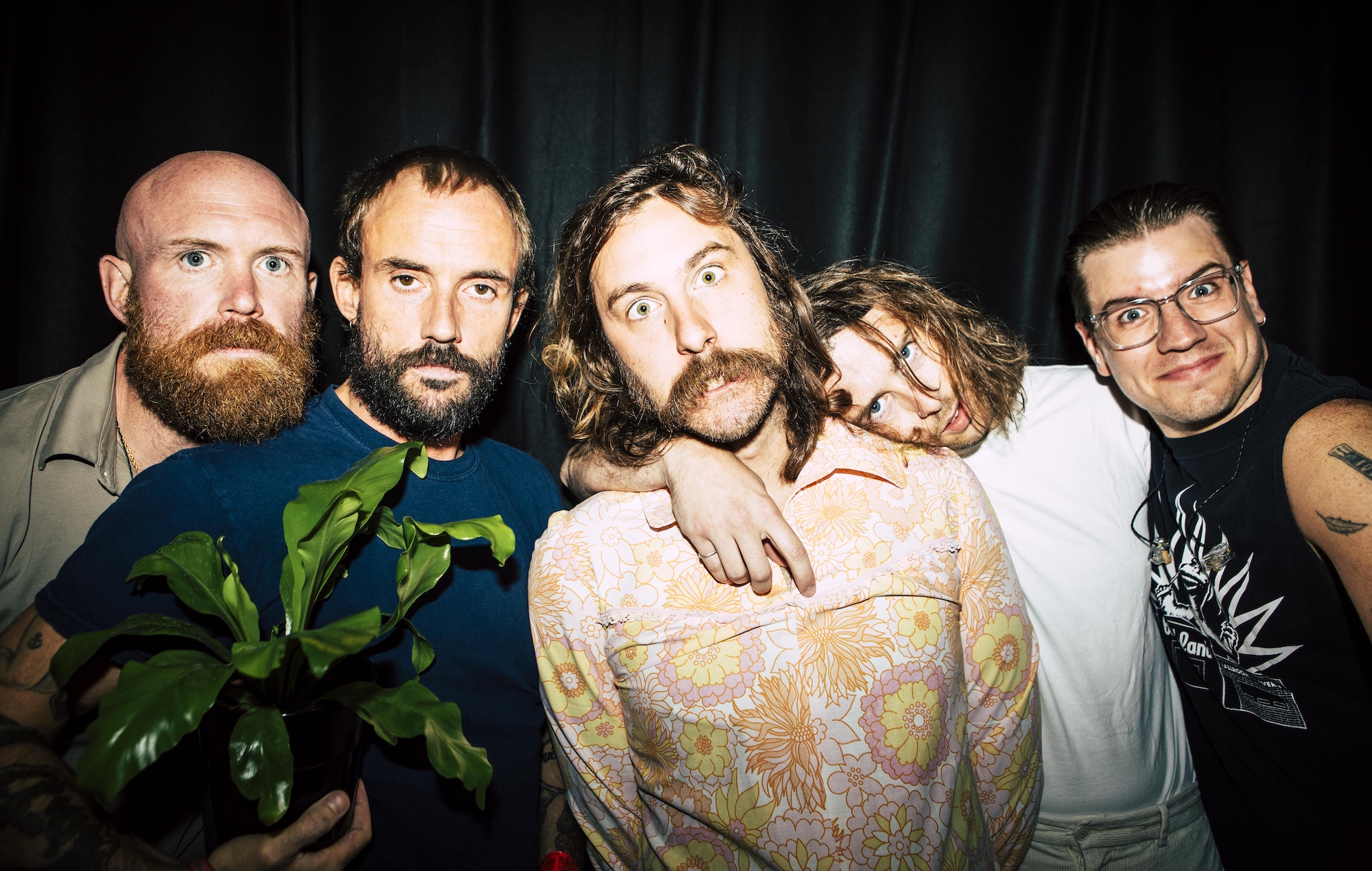 IDLES annonce la réédition du cinquième anniversaire de "Brutalism"