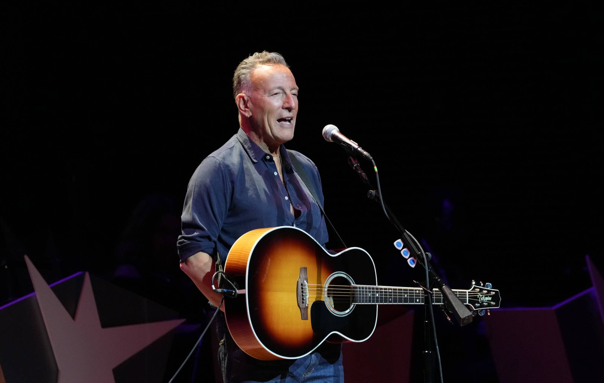 Regardez Bruce Springsteen jouer le spectacle Stand Up For Heroes 2022