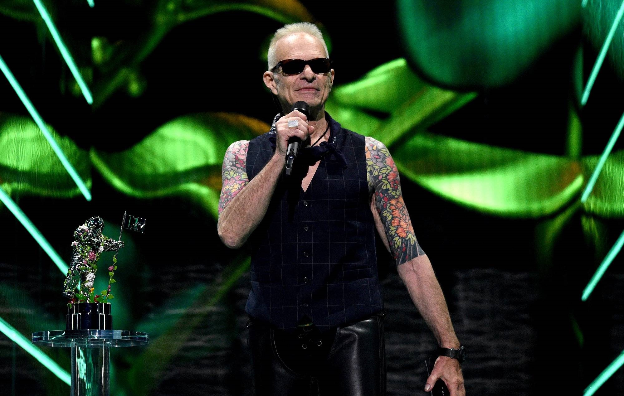 David Lee Roth partage une version solo de "Everybody Wants Some !!" de Van Halen