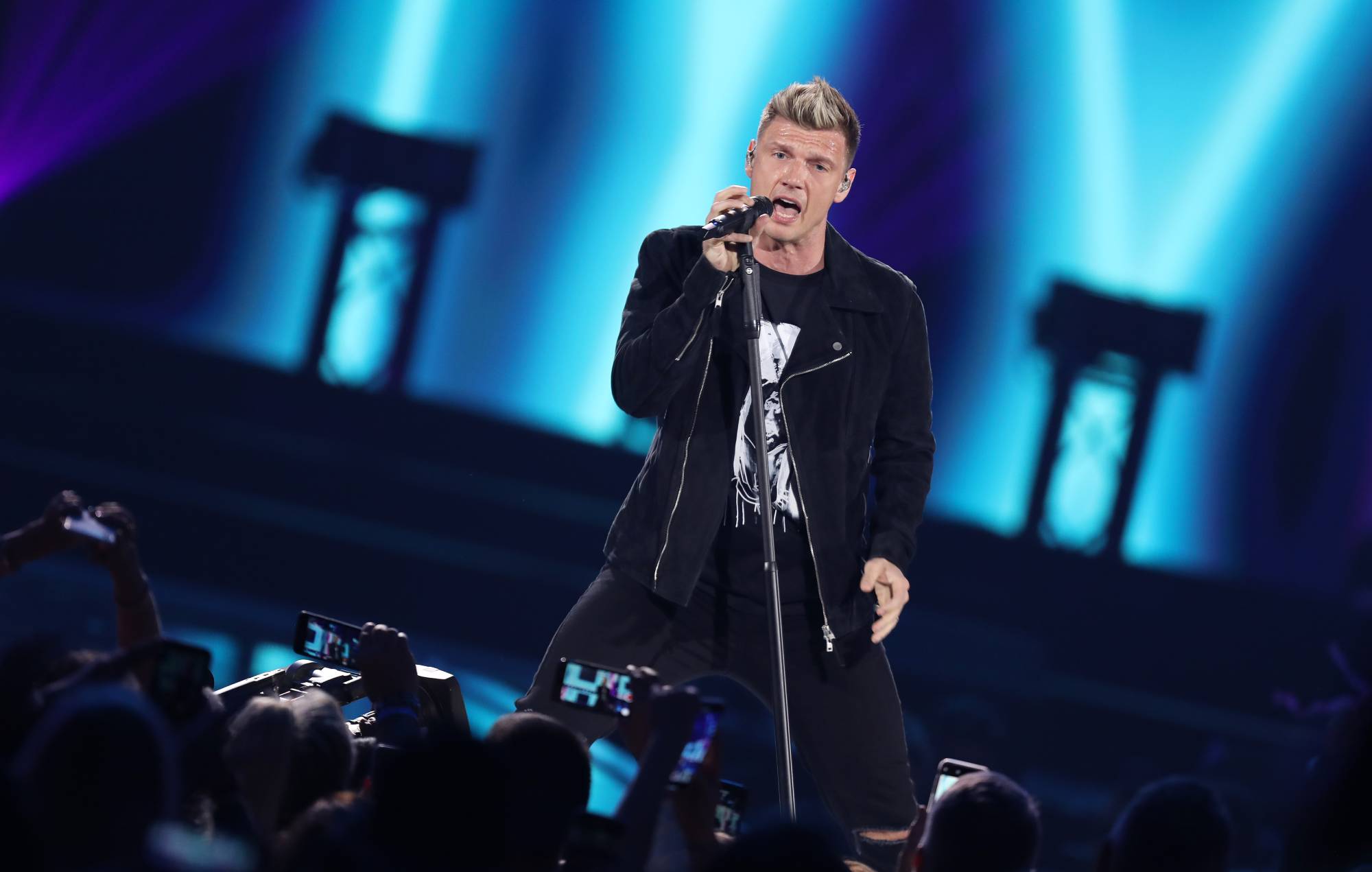 Nick Carter dit que le soutien des Backstreet Boys après la mort de son frère l'a laissé "très émotif"