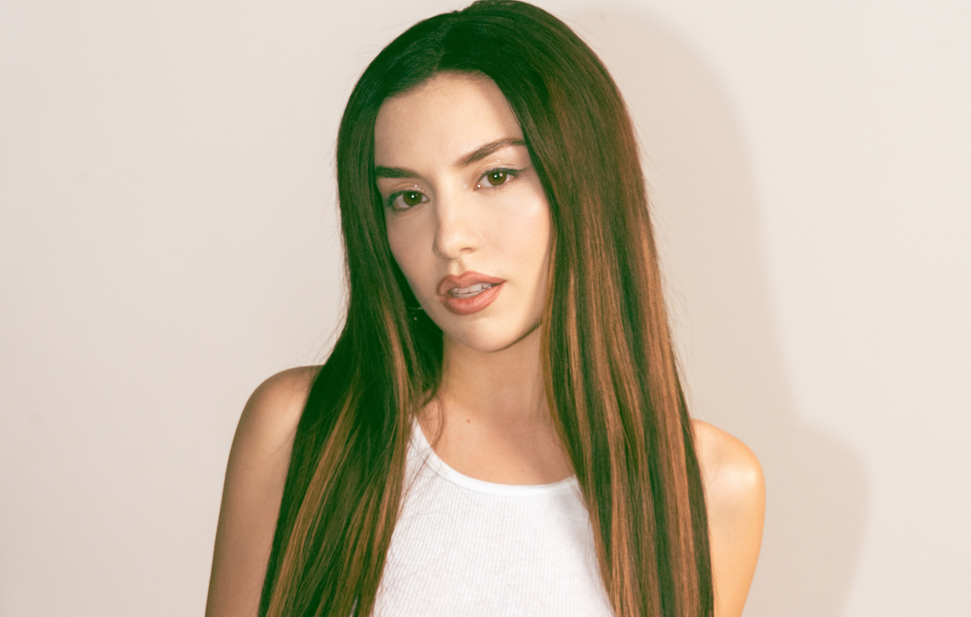 Ava Max - Critique de 'Diamonds & Dancefloors' : des bangers sad-pop dérivés sans vergogne