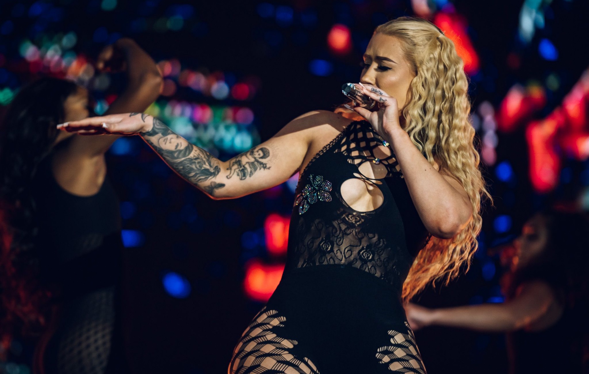 Iggy Azalea promet de la nouvelle musique et des "merdes scandaleuses"