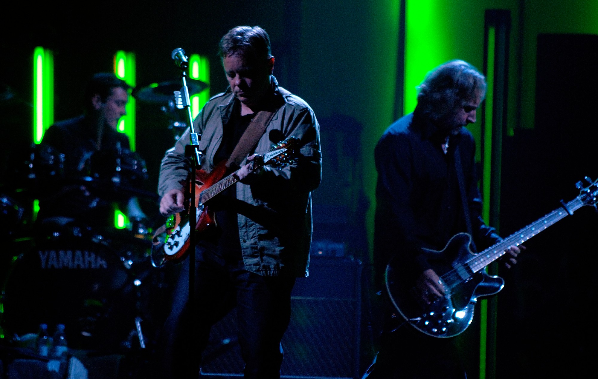 Peter Hook qualifie le Rock & Roll Hall of Fame de "branche d'olivier" dans la rangée New Order