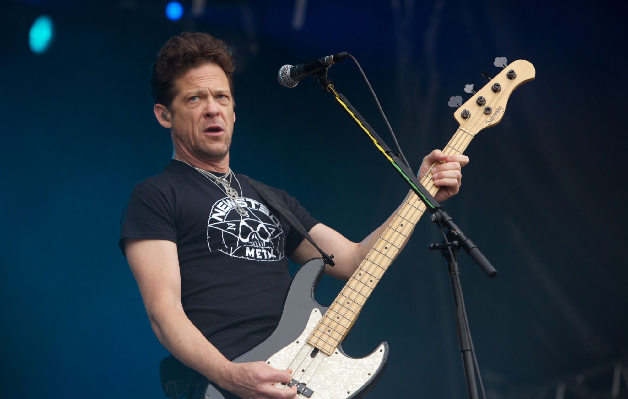 L'ancien bassiste de Metallica Jason Newsted travaille sur deux nouveaux projets "lourds"