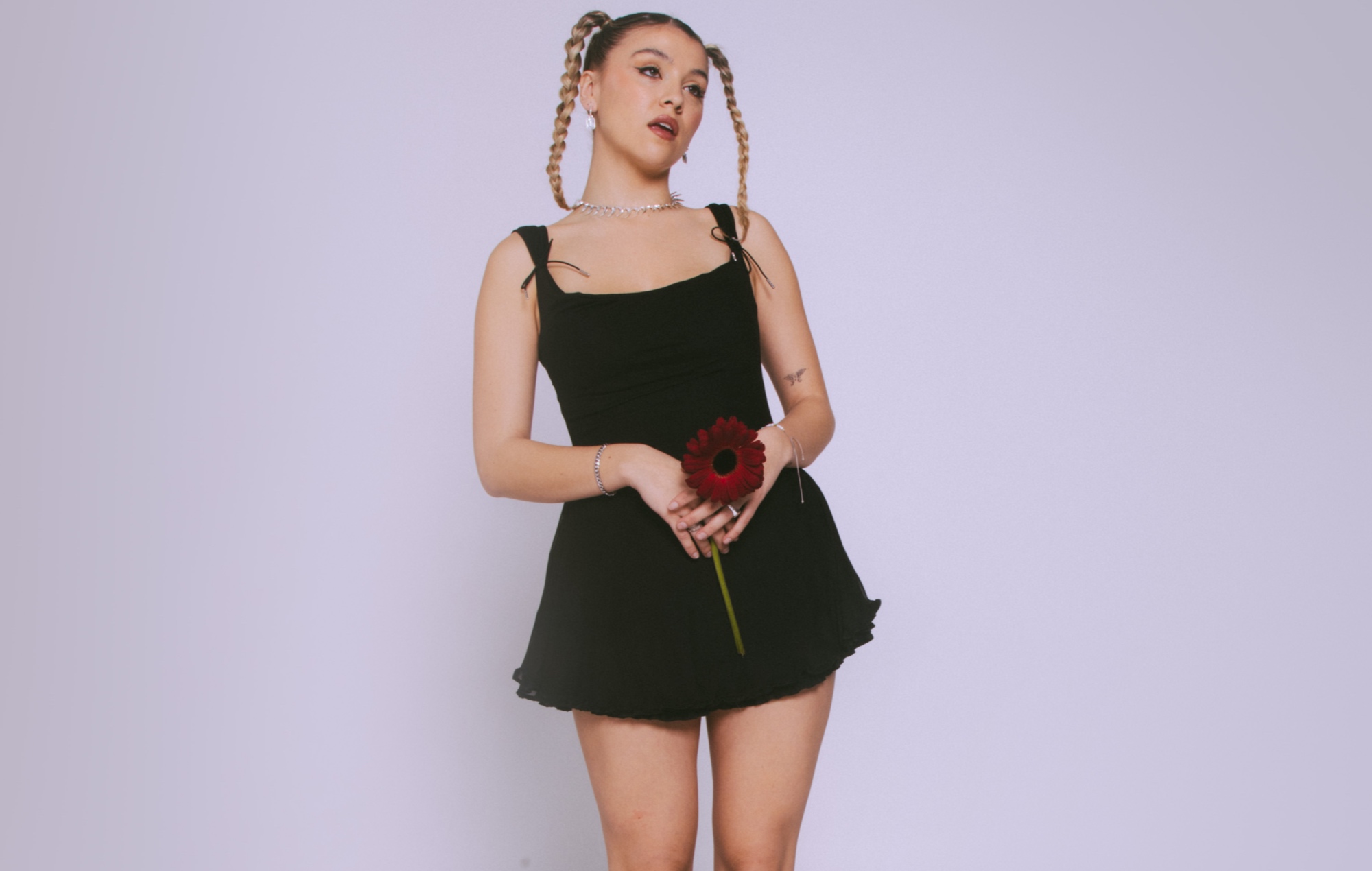 Caity Baser – Critique de l'EP 'Thanks For Nothing, See You Never' : une pop rebelle prometteuse