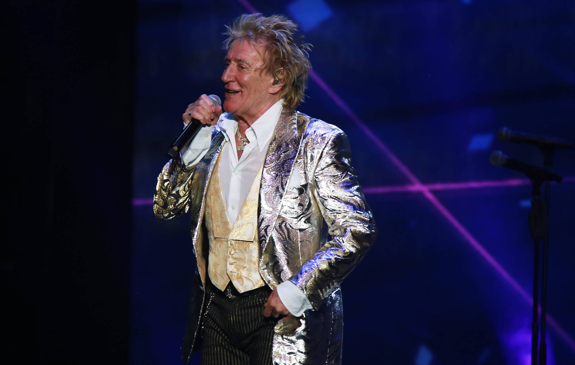 Rod Stewart paie une journée d'examens IRM à l'hôpital d'Essex