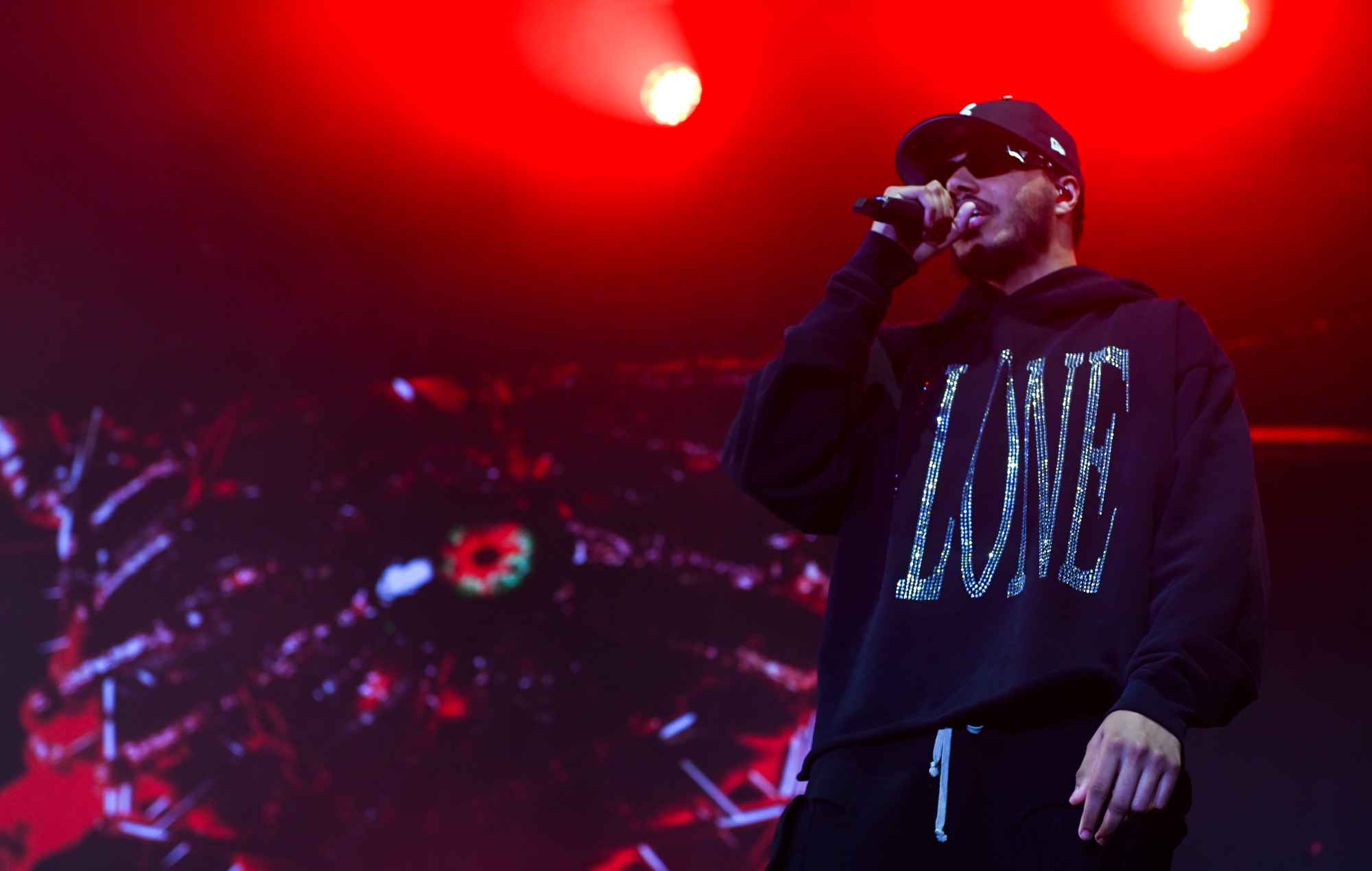 AJ Tracey lance un t-shirt en édition limitée pour le tremblement de terre en Turquie et en Syrie