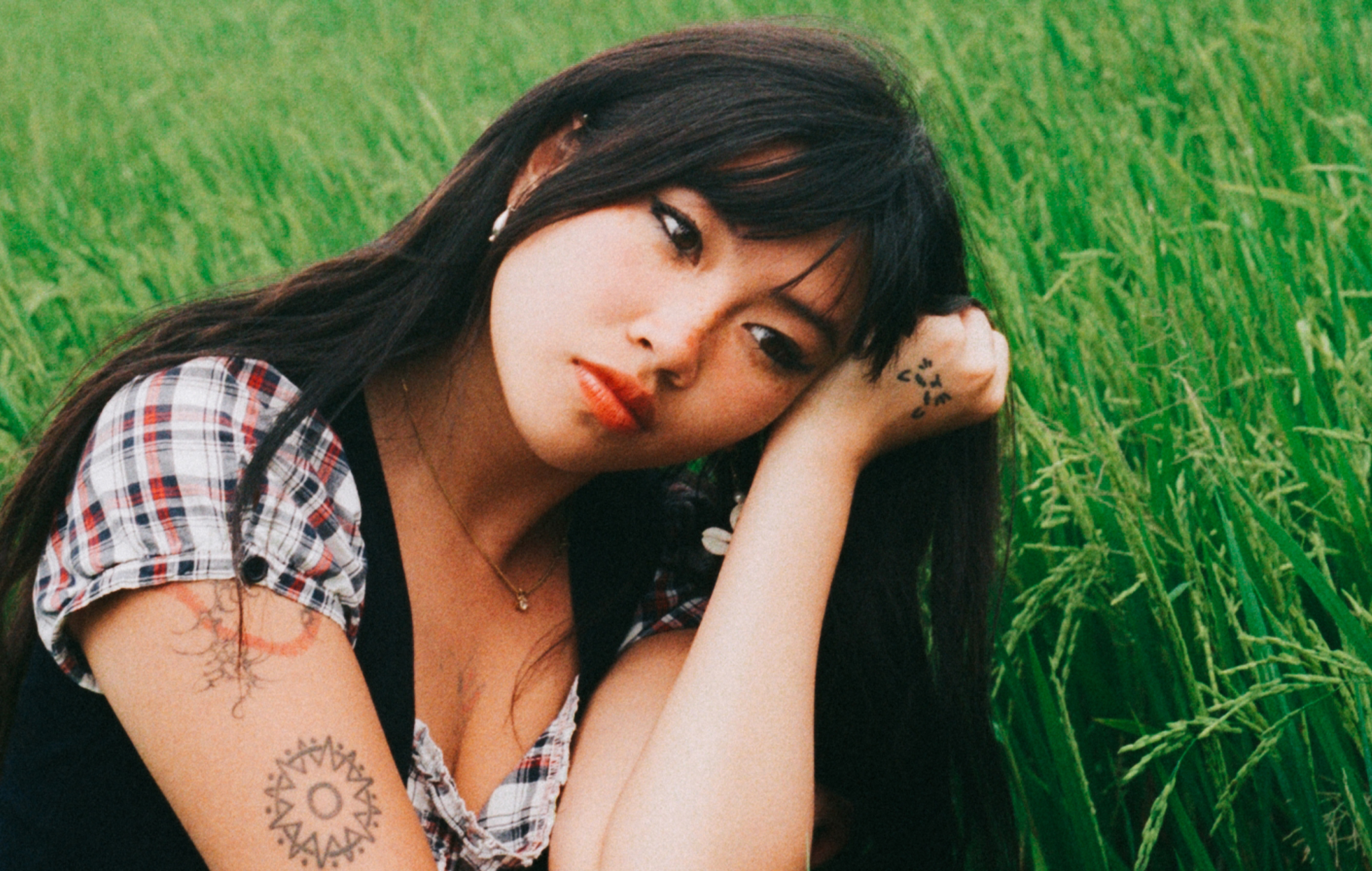 Beabadoobee reste amoureux du nouveau single de rêve "Glue Song"