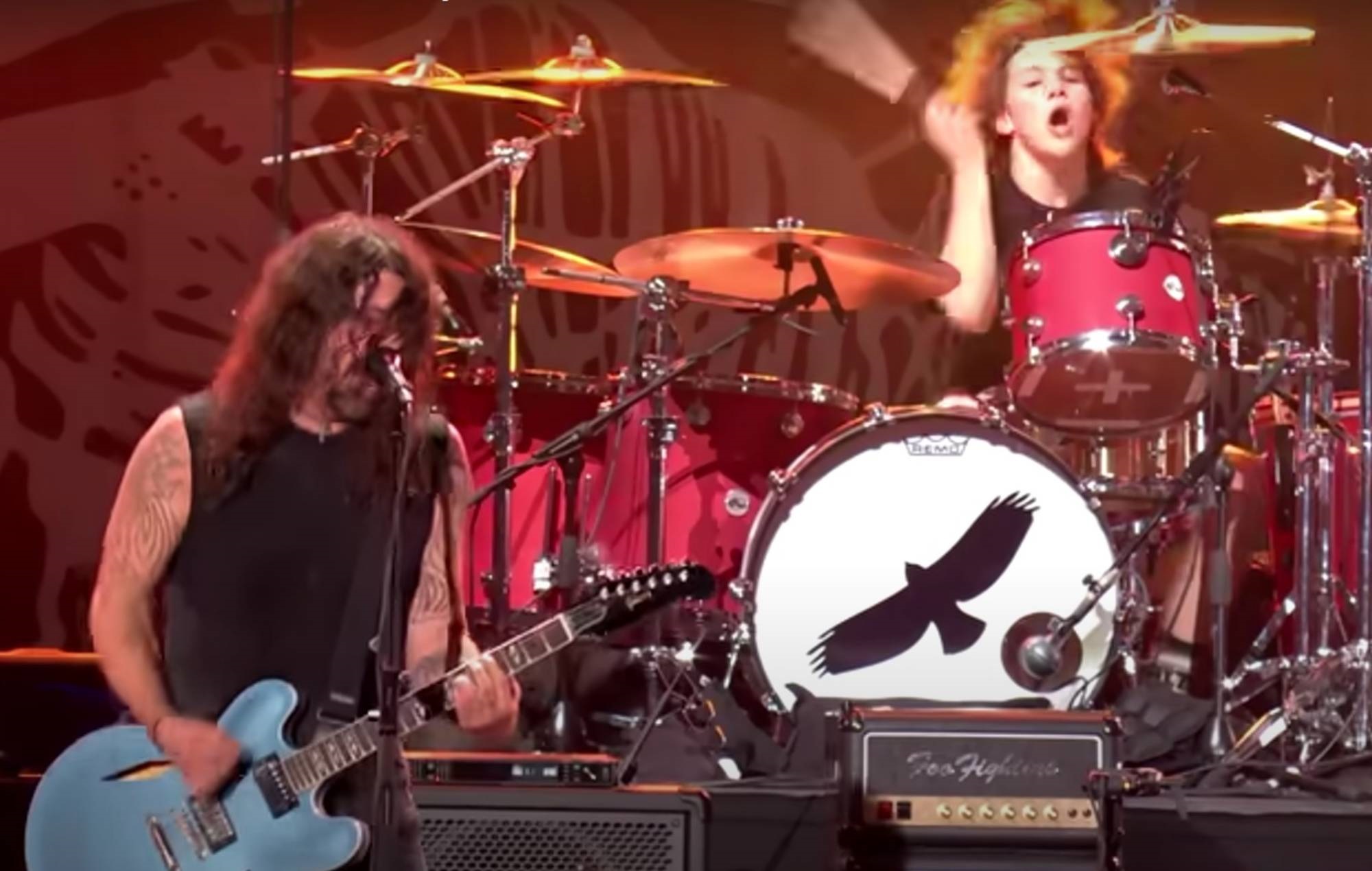 Le fils de Taylor Hawkins, Shane, remporte un prix pour sa performance de batterie lors d'un concert hommage