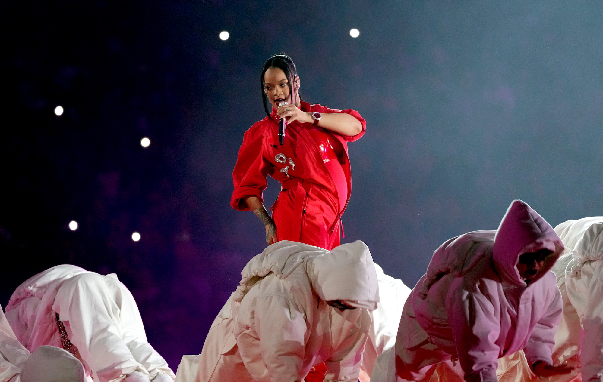 Les fans pensent que Rihanna est à nouveau enceinte après le spectacle de la mi-temps du Super Bowl