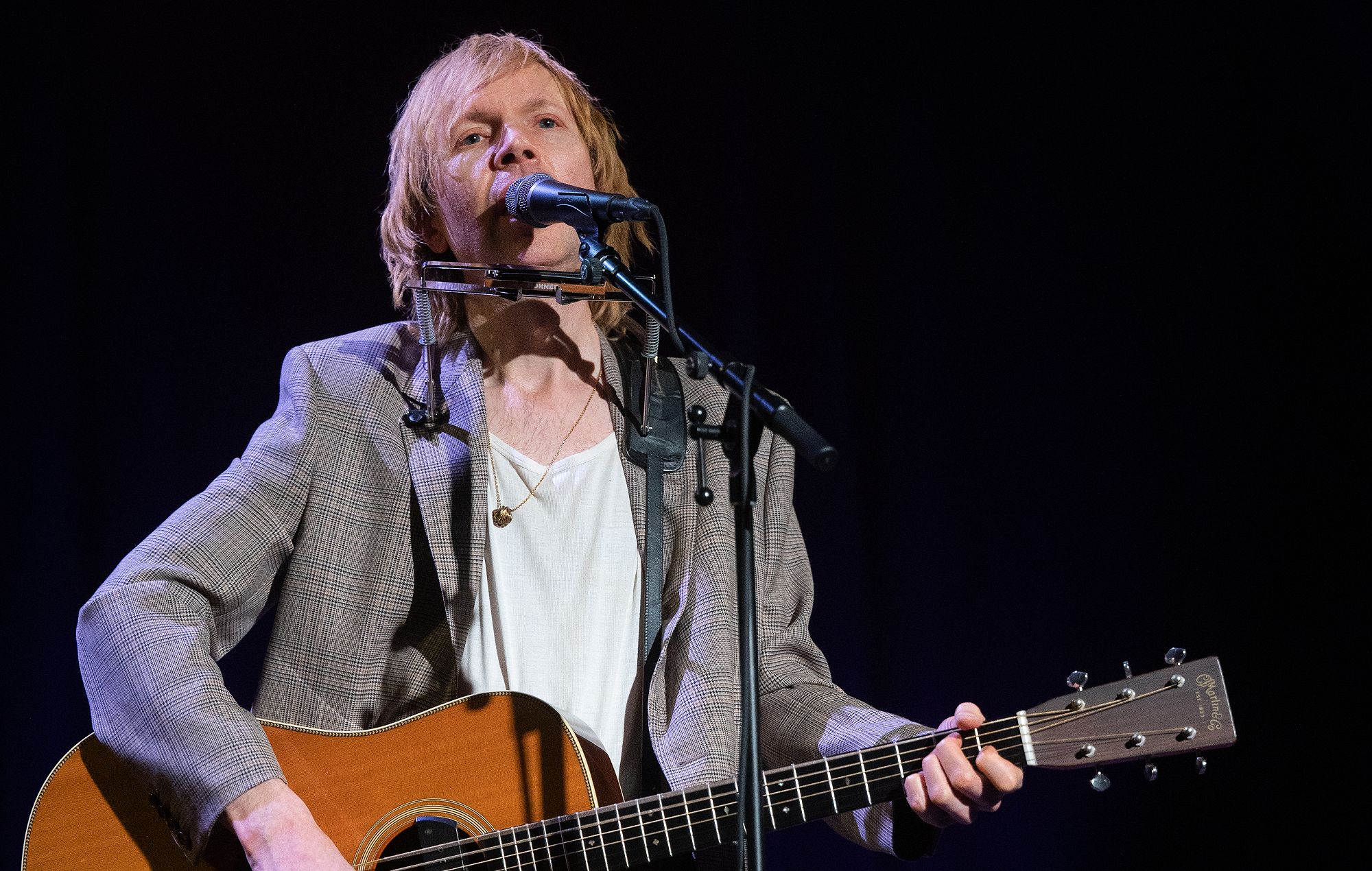Regardez Beck interpréter "Thinking About You" sur "Jimmy Kimmel Live"