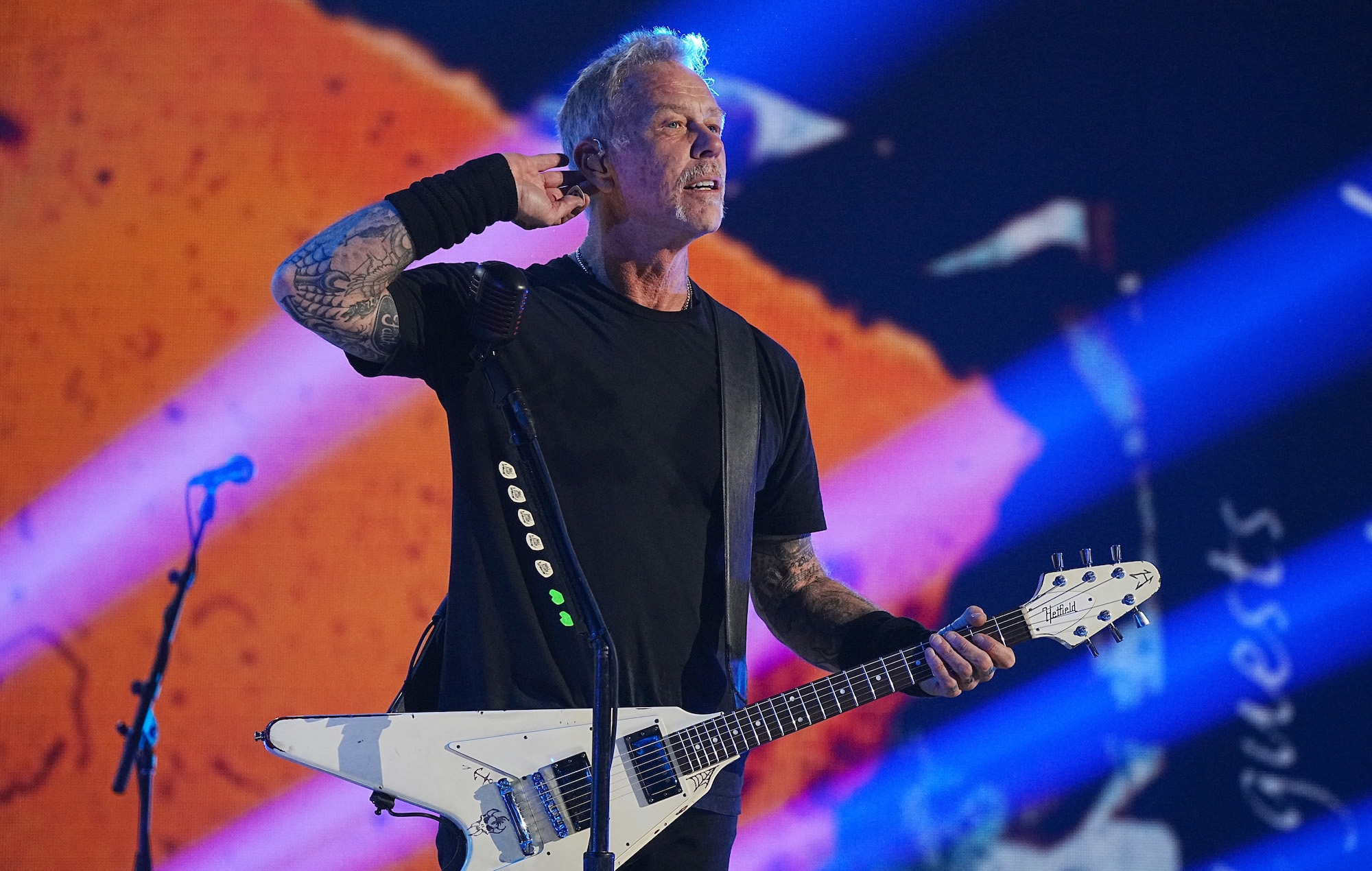 James Hetfield de Metallica jouera dans un nouveau thriller occidental avec Peter Dinklage