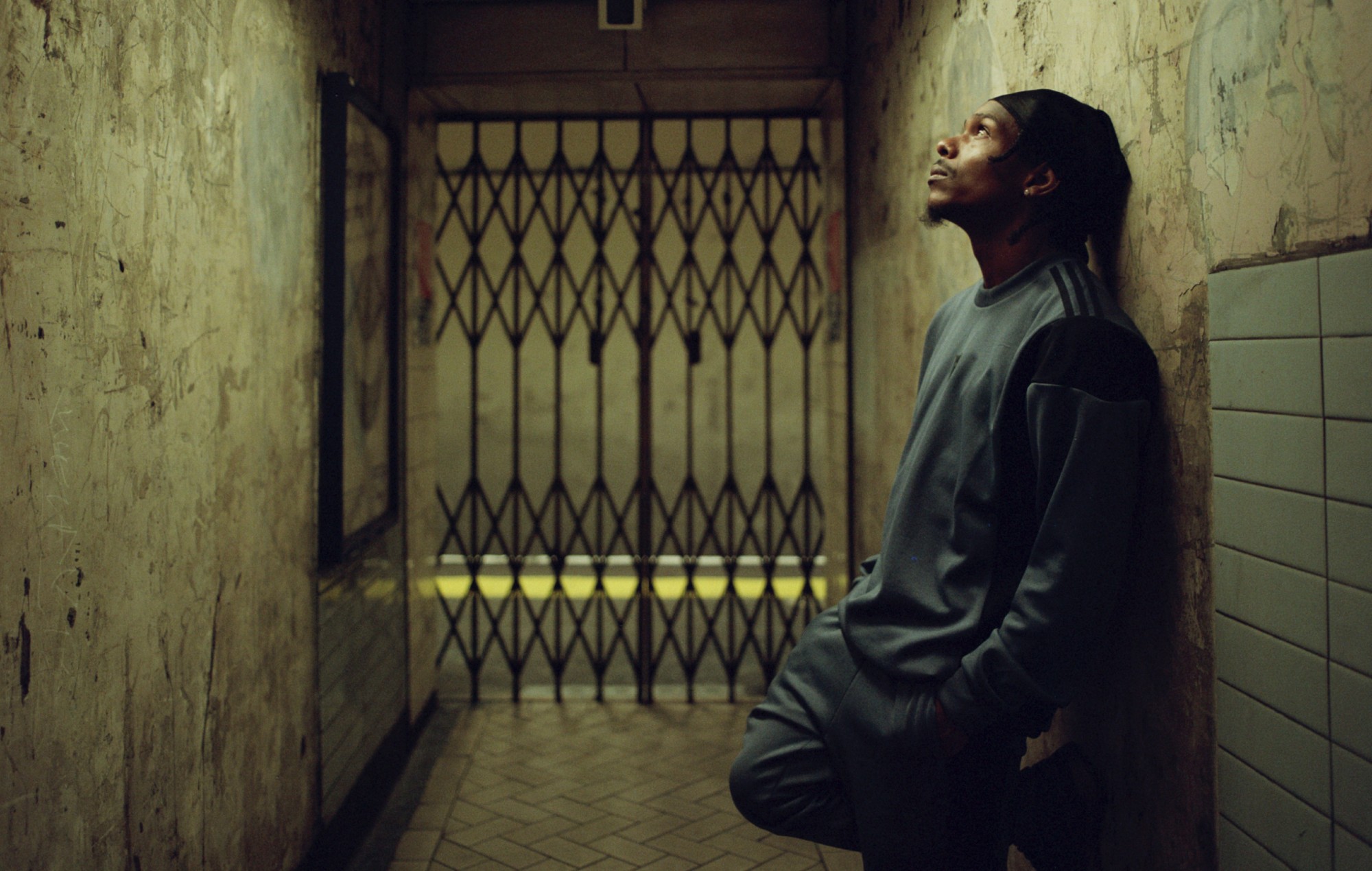 BERWYN montre son humilité sur le nouveau single "Bulletproof" avant sa tournée européenne
